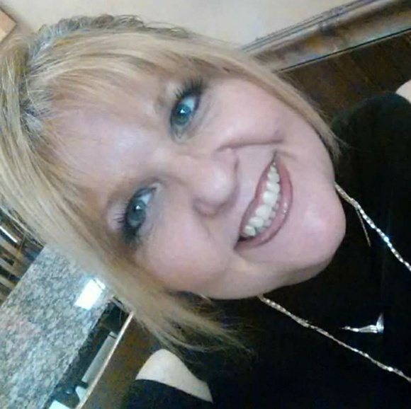 Meet your Posher, Debra - Picture 1 of 1